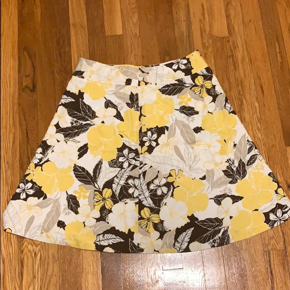Ann Taylor floral skirt size 8 - Picture 2 of 4